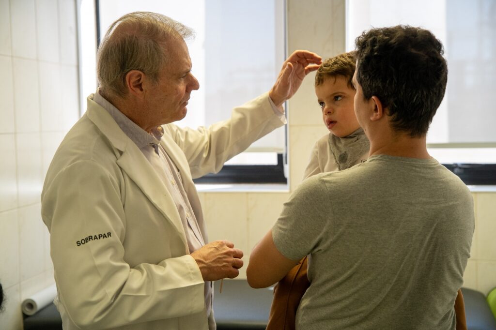 Carocinhos na cabeça, devo me preocupar? – Um olhar sobre as espículas ósseas,  linfonodos e abaulamentos no crânio