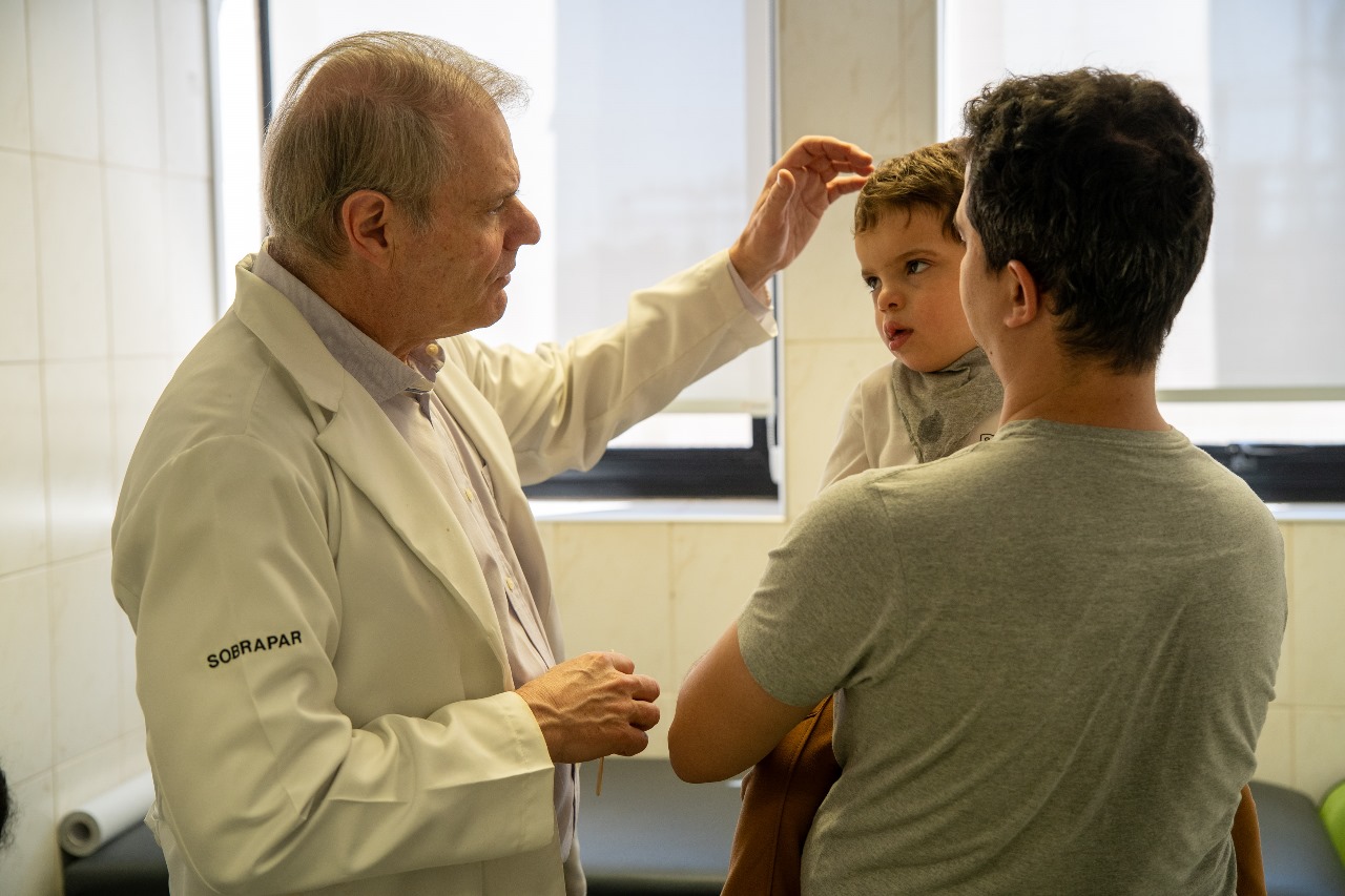 Carocinhos na cabeça, devo me preocupar? – Um olhar sobre as espículas ósseas,  linfonodos e abaulamentos no crânio