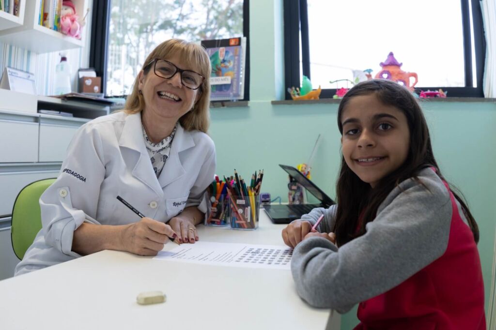 Projeto Escola no Hospital melhora desempenho das crianças com deformidades de crânio e face