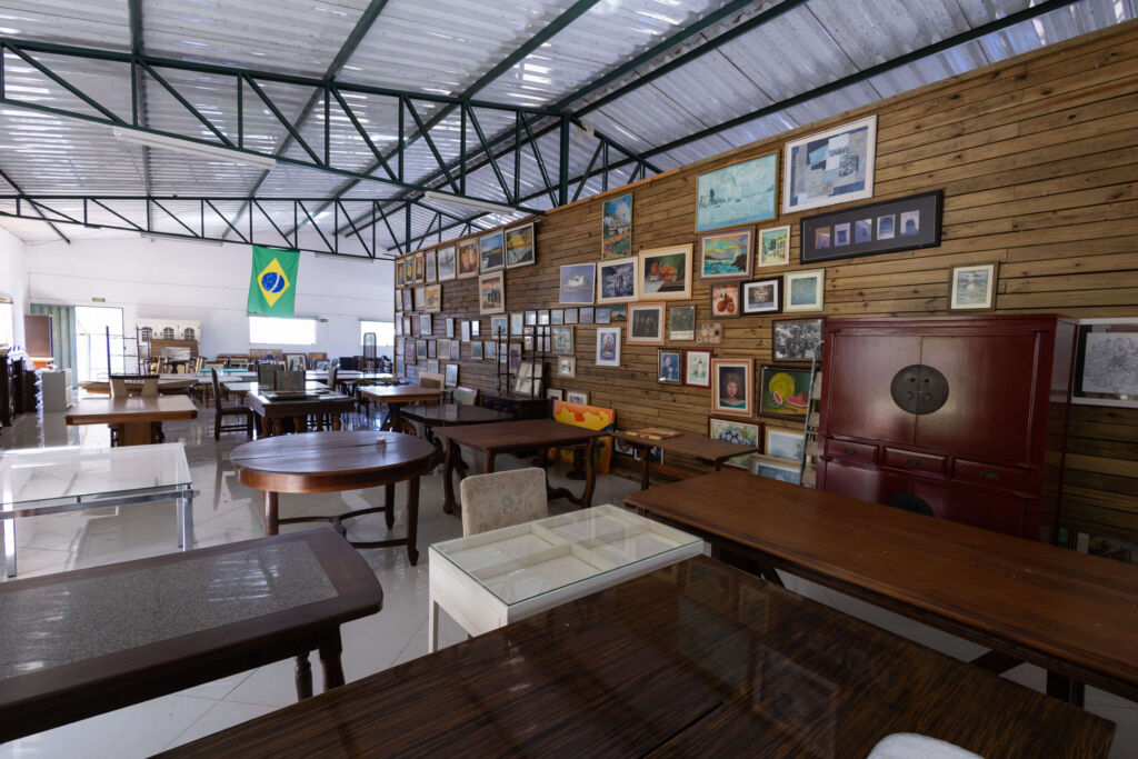 Ação voluntária reúne 300 pessoas para organizar barracões do Bazar Sobrapar