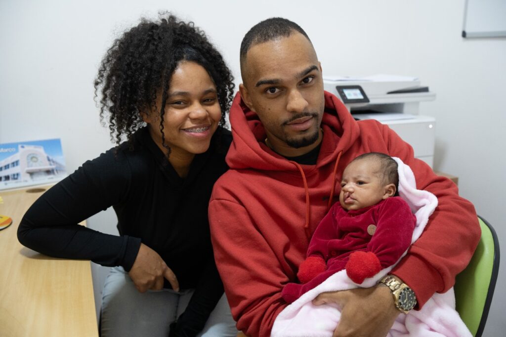 A informação está no DNA: como o aconselhamento genético orienta famílias e fortalece o cuidado em anomalias craniofaciais