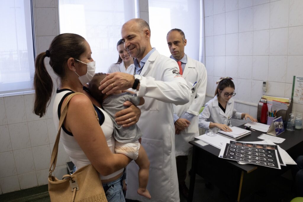 Entendendo a Testa Alta em Bebês e a Trigonocefalia